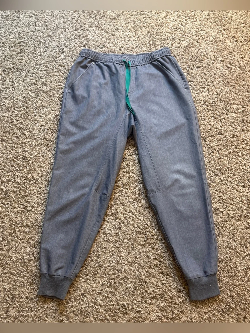 FIGS Men's Tansen Jogger Scrub Pants in Graphite Grey Size Medium Short